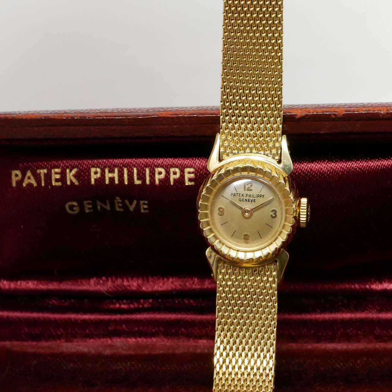 PATEK PHILIPPE ROUND MODEL