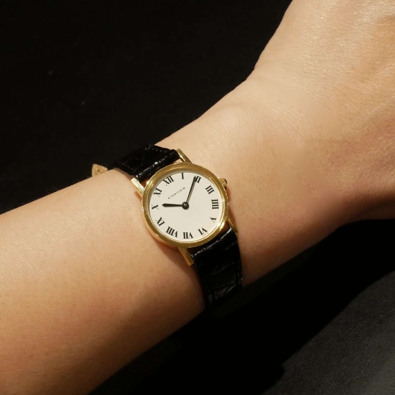 CARTIER ROUND MODEL