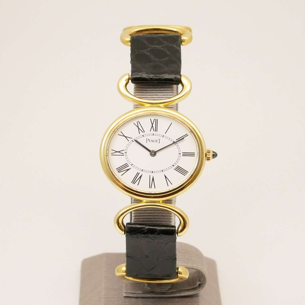 PIAGET ROUND  MODEL