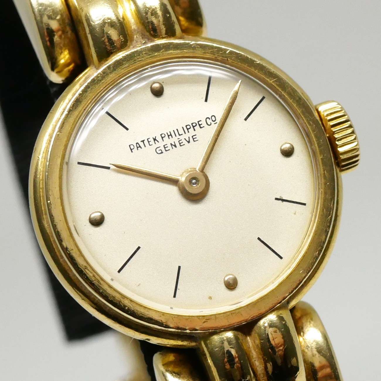 PATEK PHILIPPE ROUND MODEL