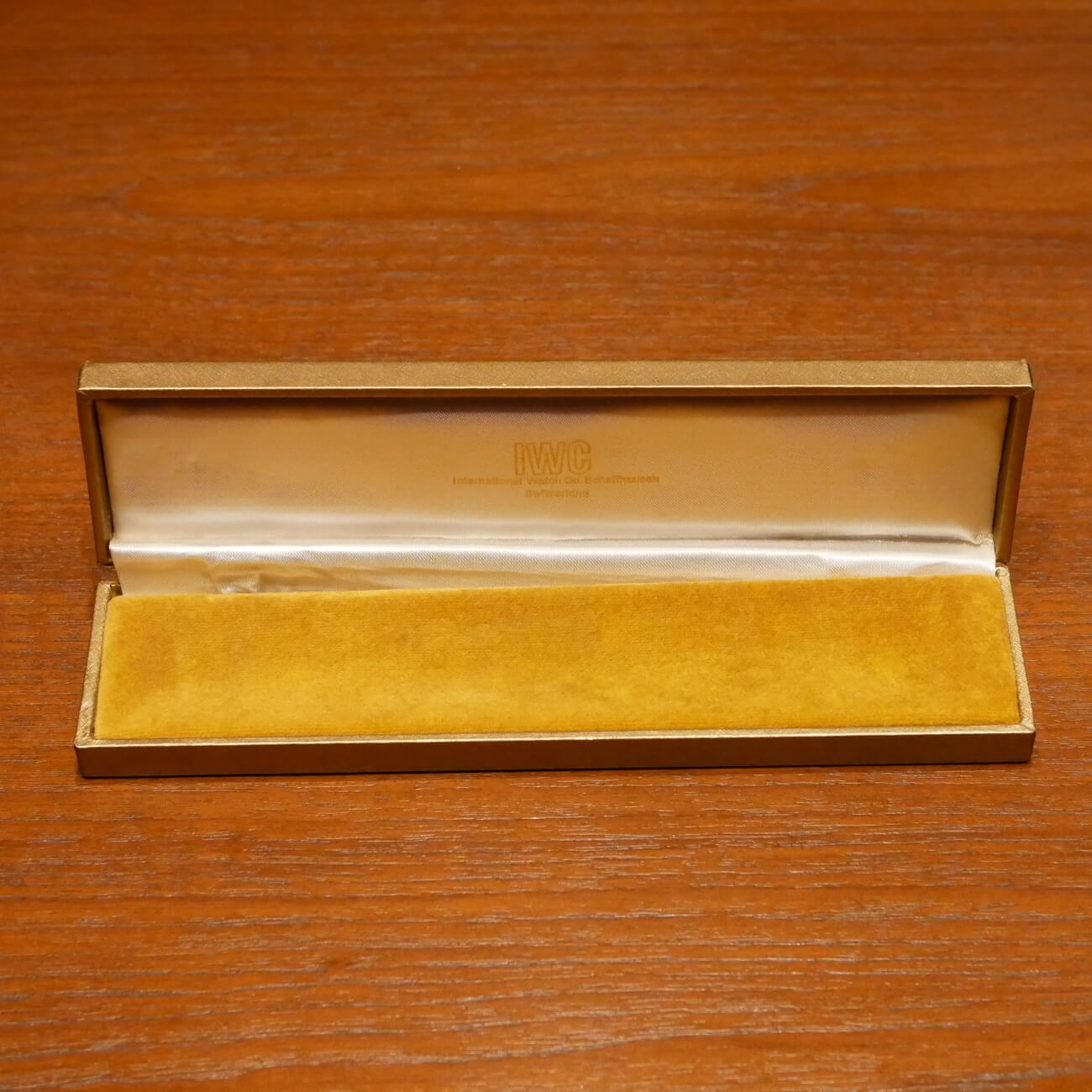 IWC RECTANGLE MODEL