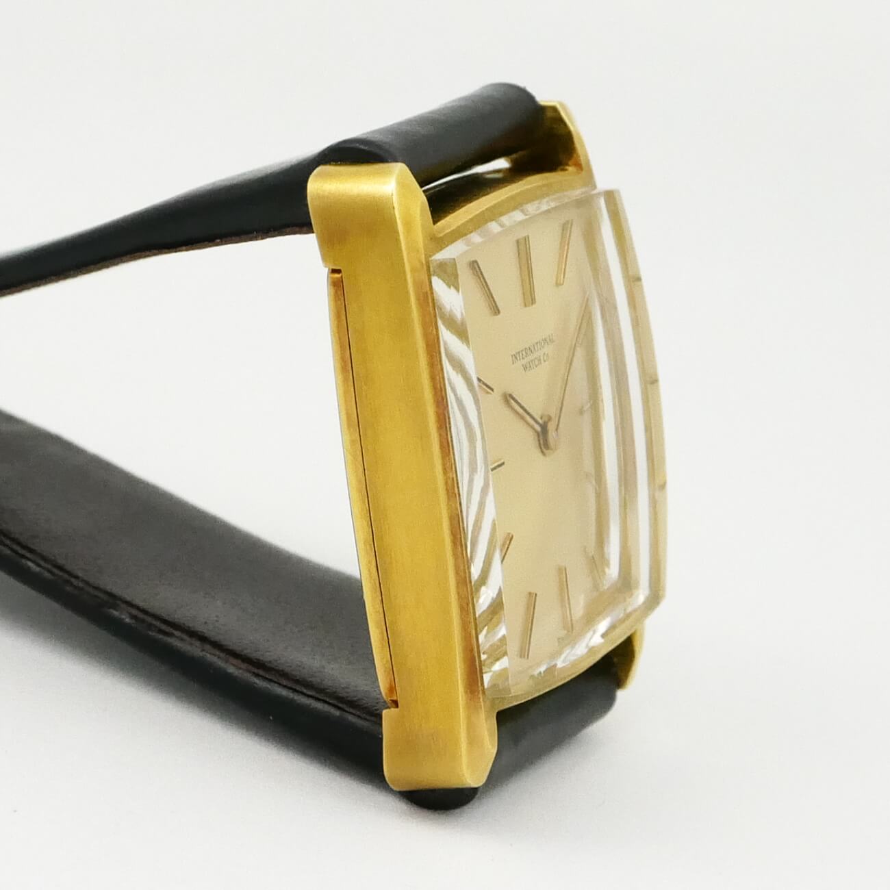 IWC RECTANGLE MODEL