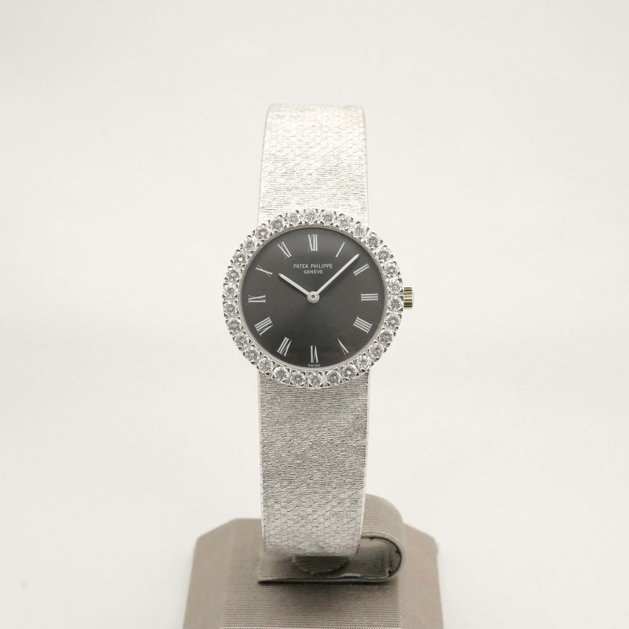 PATEK PHILIPPE ROUND MODEL