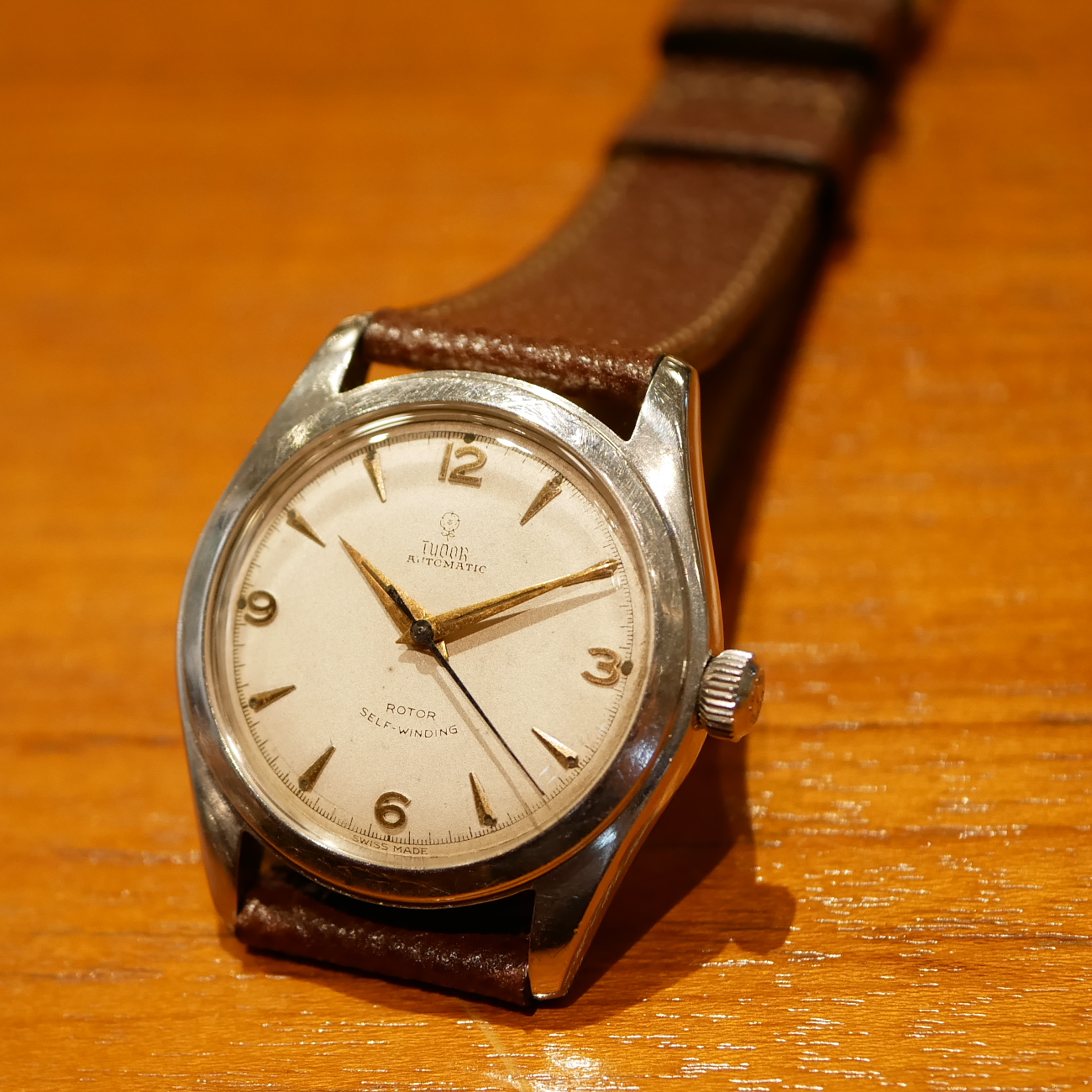 TUDOR ROUND MODEL 