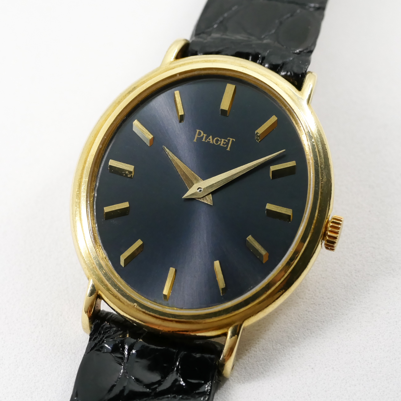 PIAGET ROUND MODEL