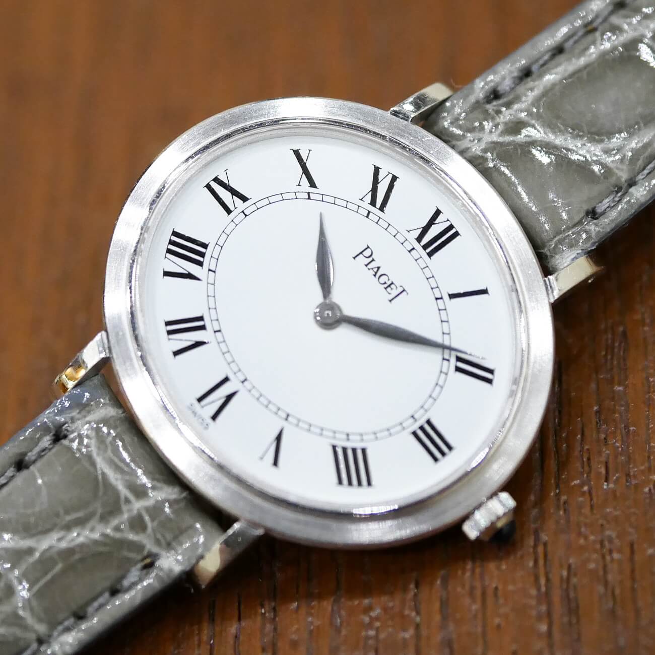 PIAGET ROUND MODEL