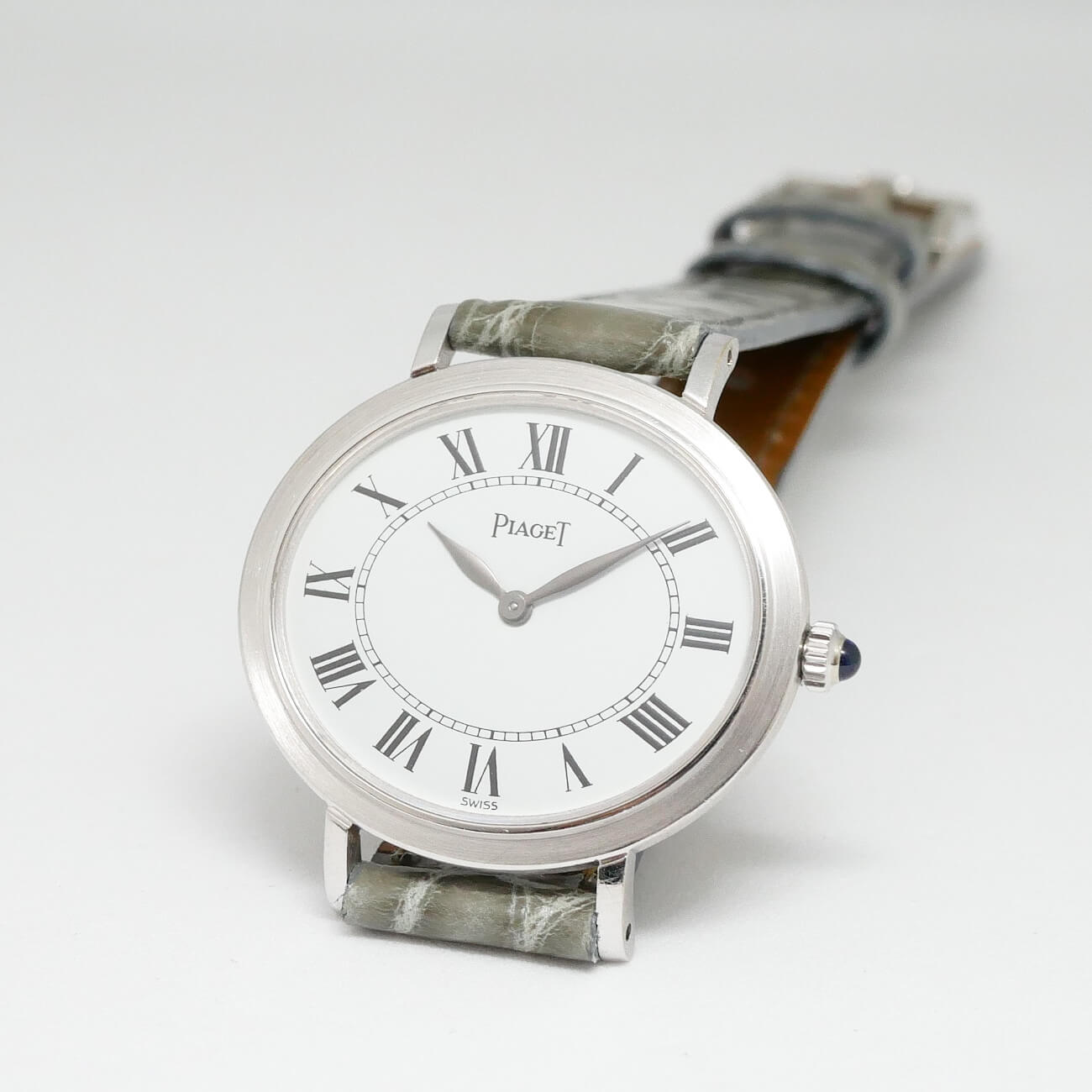 PIAGET ROUND MODEL