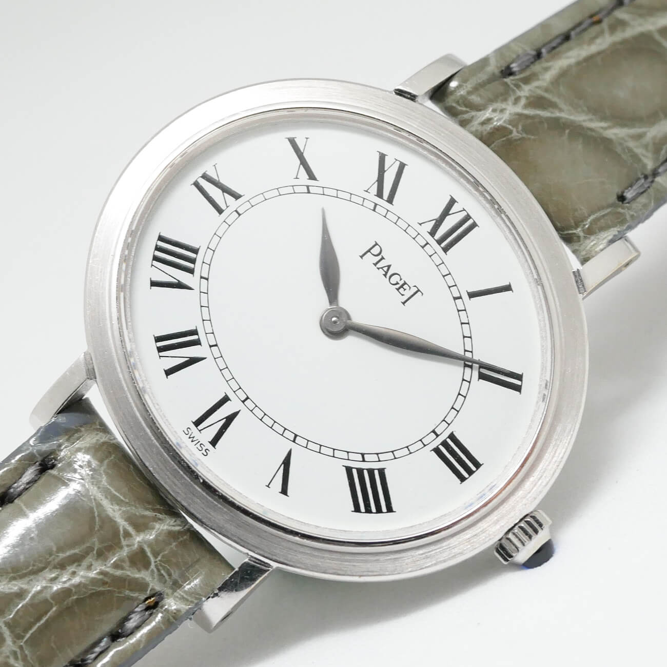 PIAGET ROUND MODEL