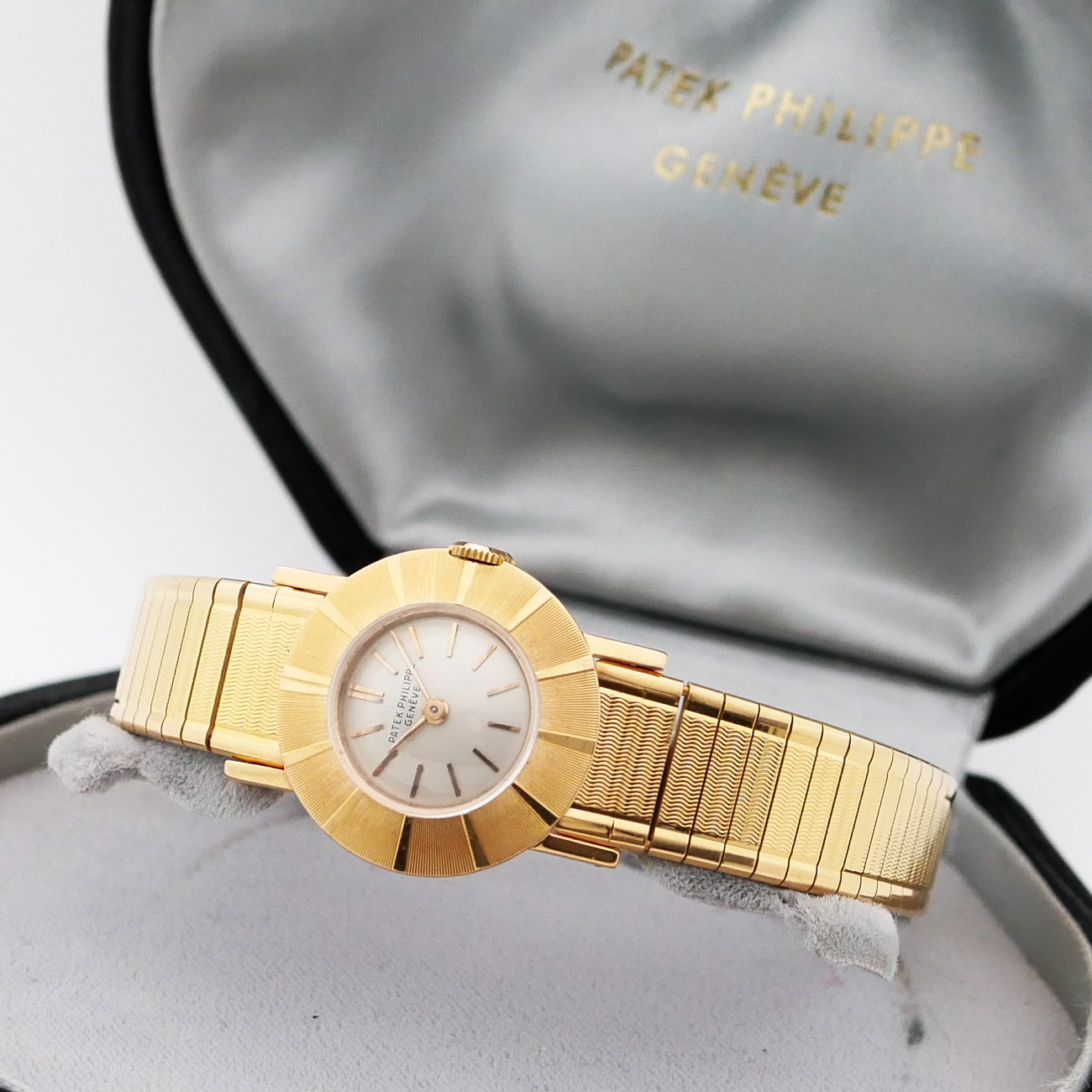 PATEK PHILIPPE ROUND MODEL