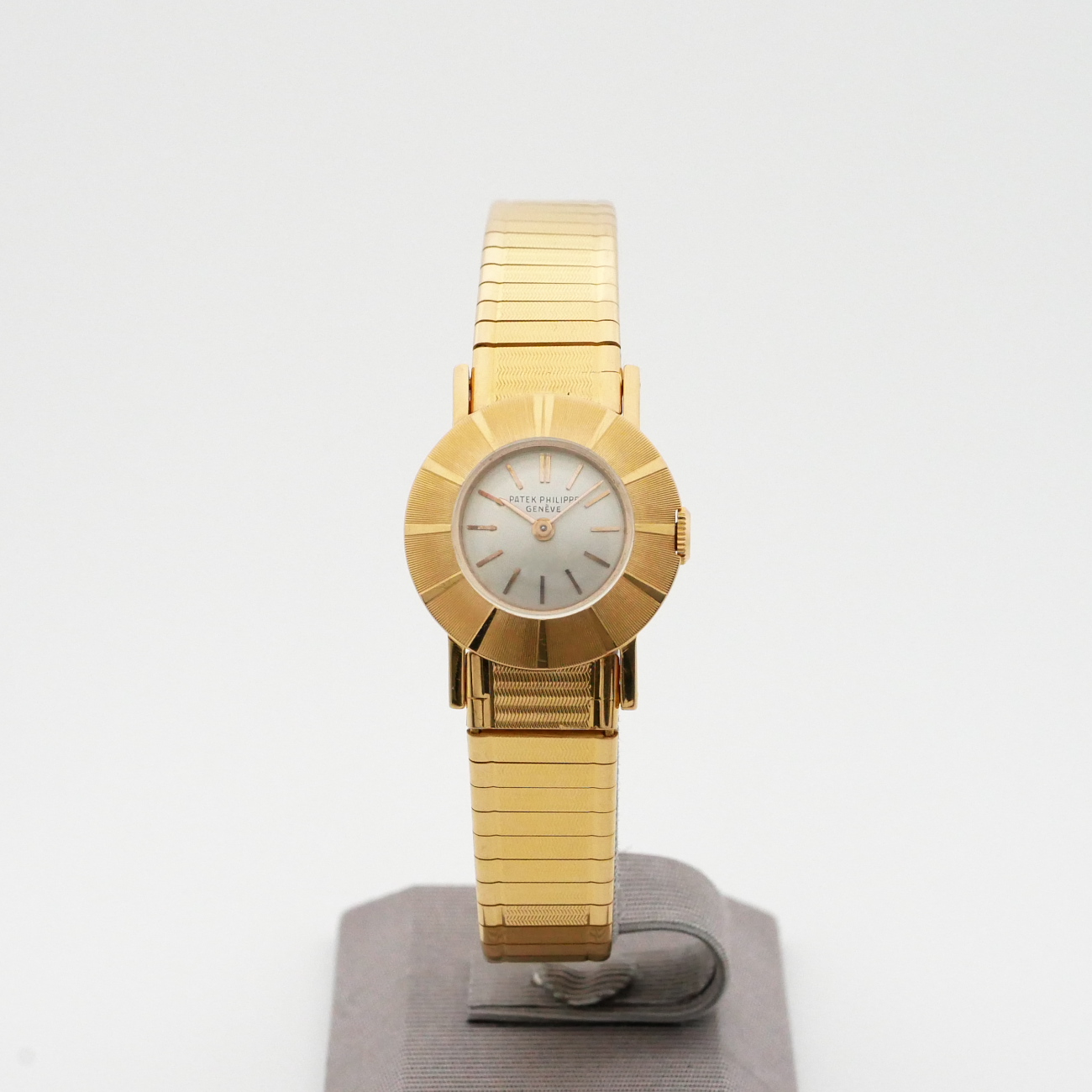 PATEK PHILIPPE ROUND MODEL