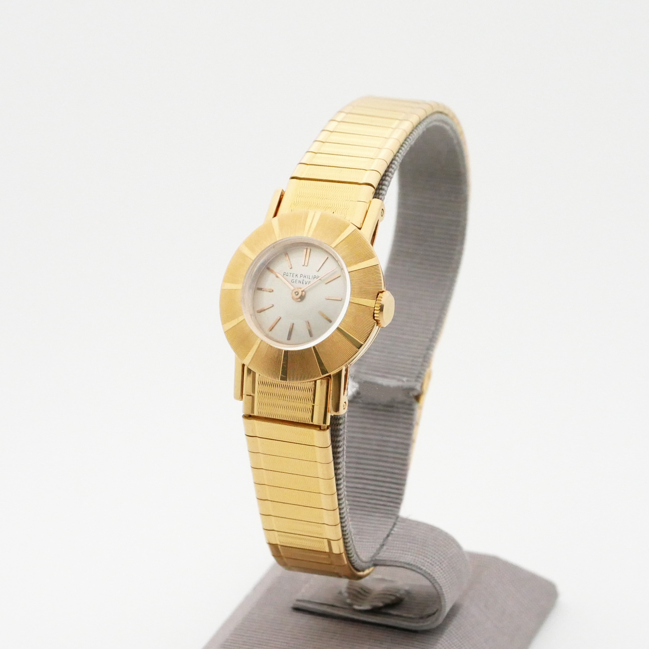 PATEK PHILIPPE ROUND MODEL