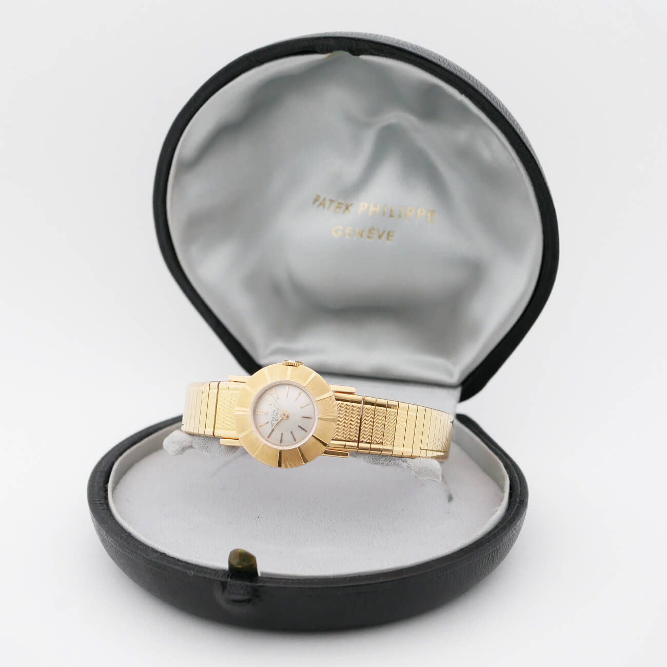 PATEK PHILIPPE ROUND MODEL