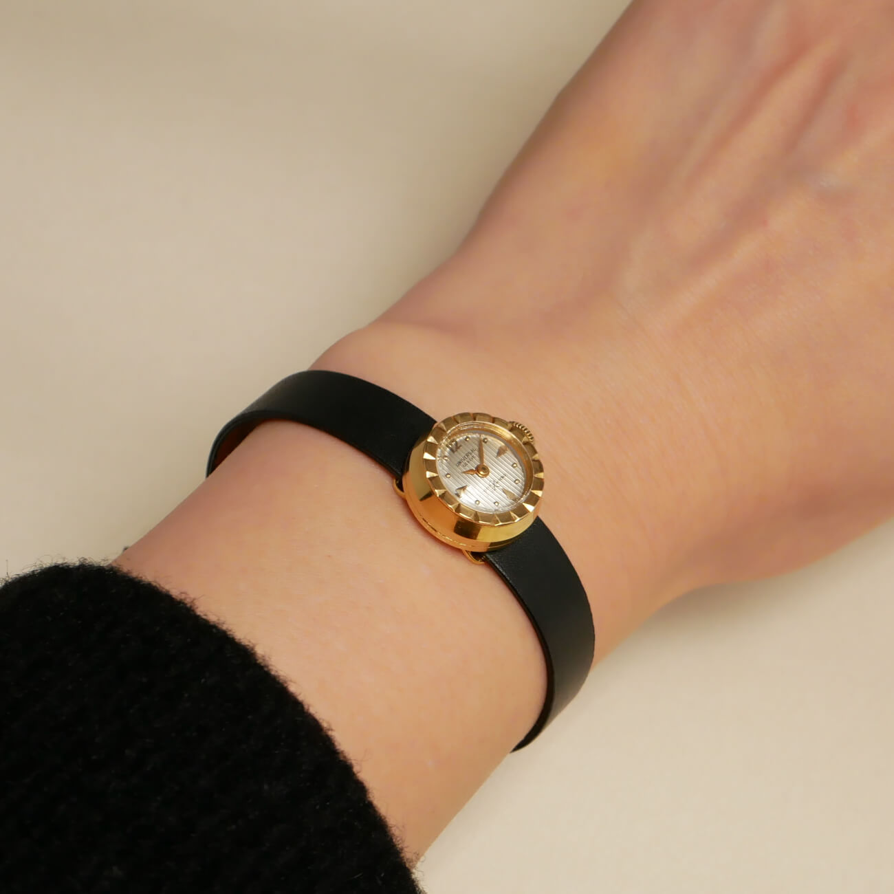 UNIVERSAL ROUND MODEL