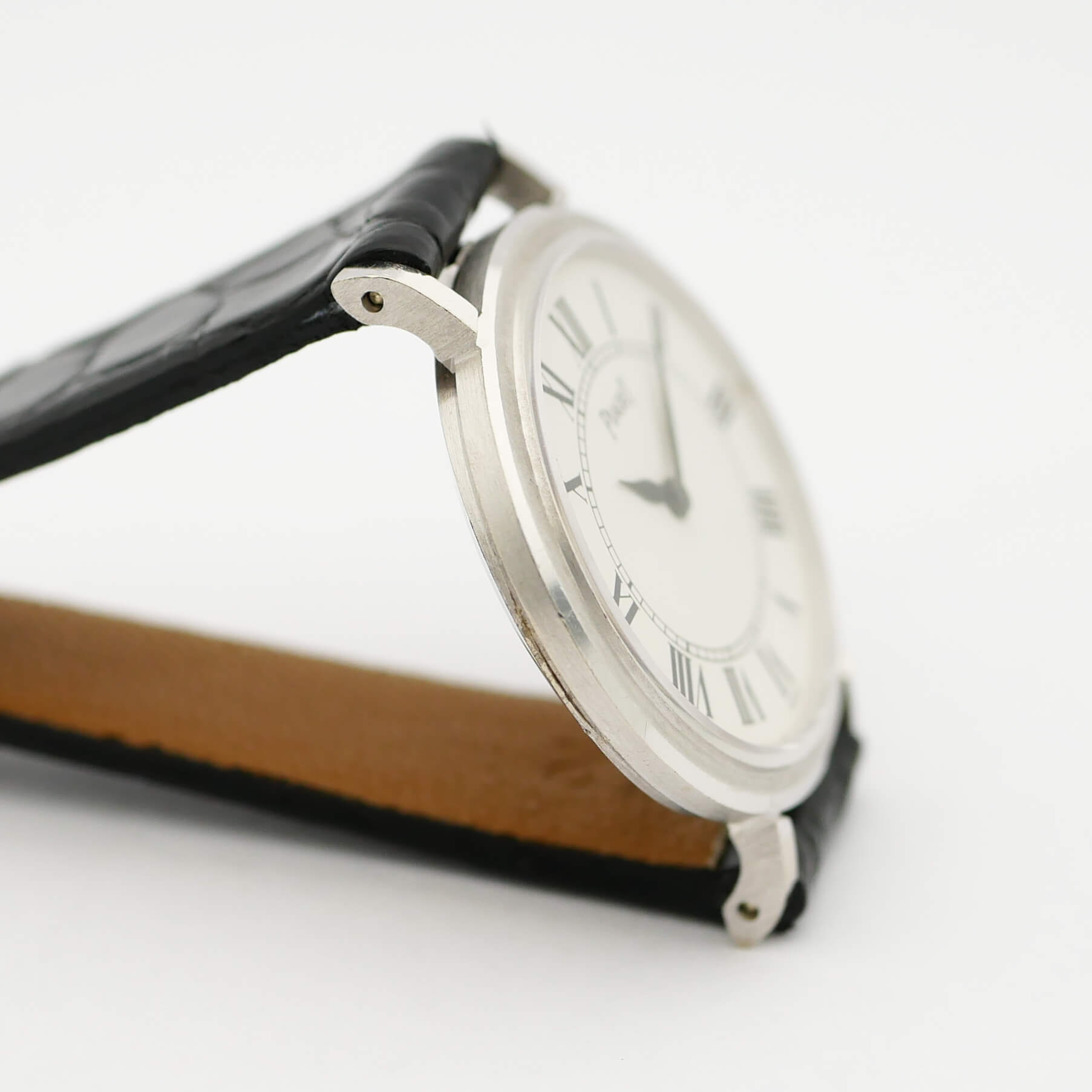 PIAGET ROUND MODEL