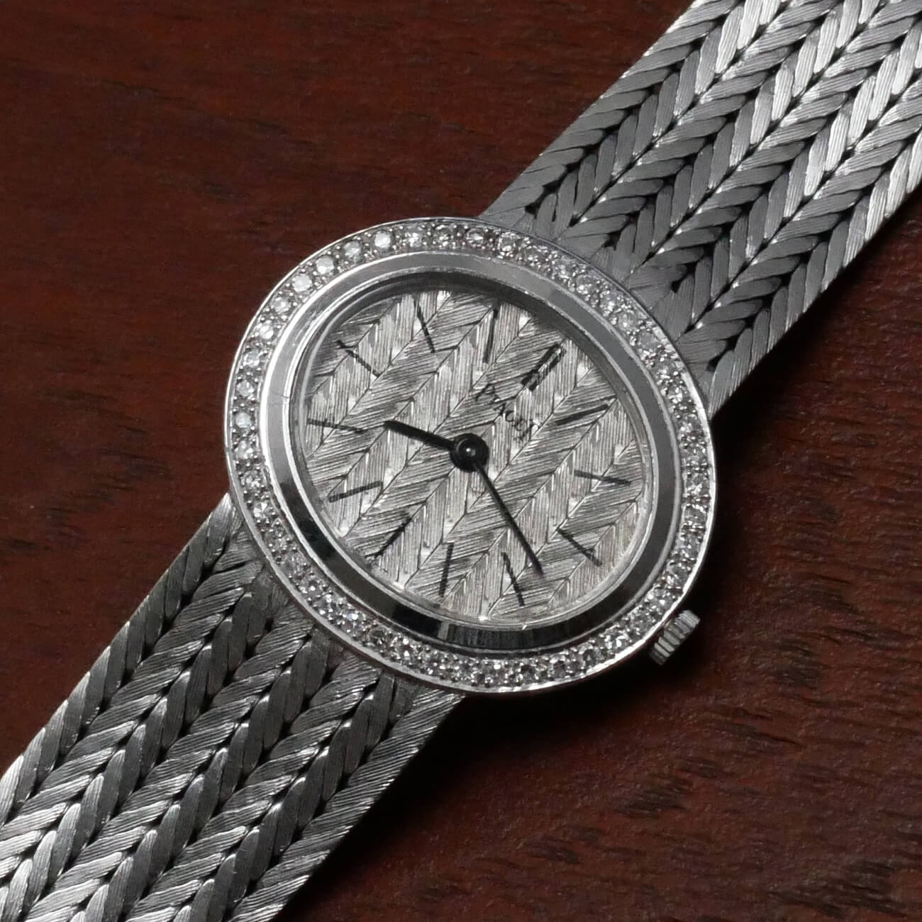 PIAGET ROUND MODEL