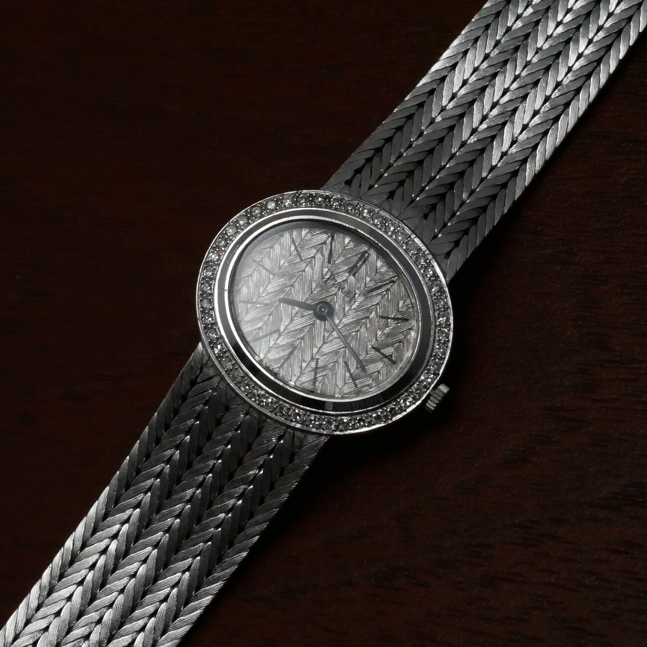 PIAGET ROUND MODEL