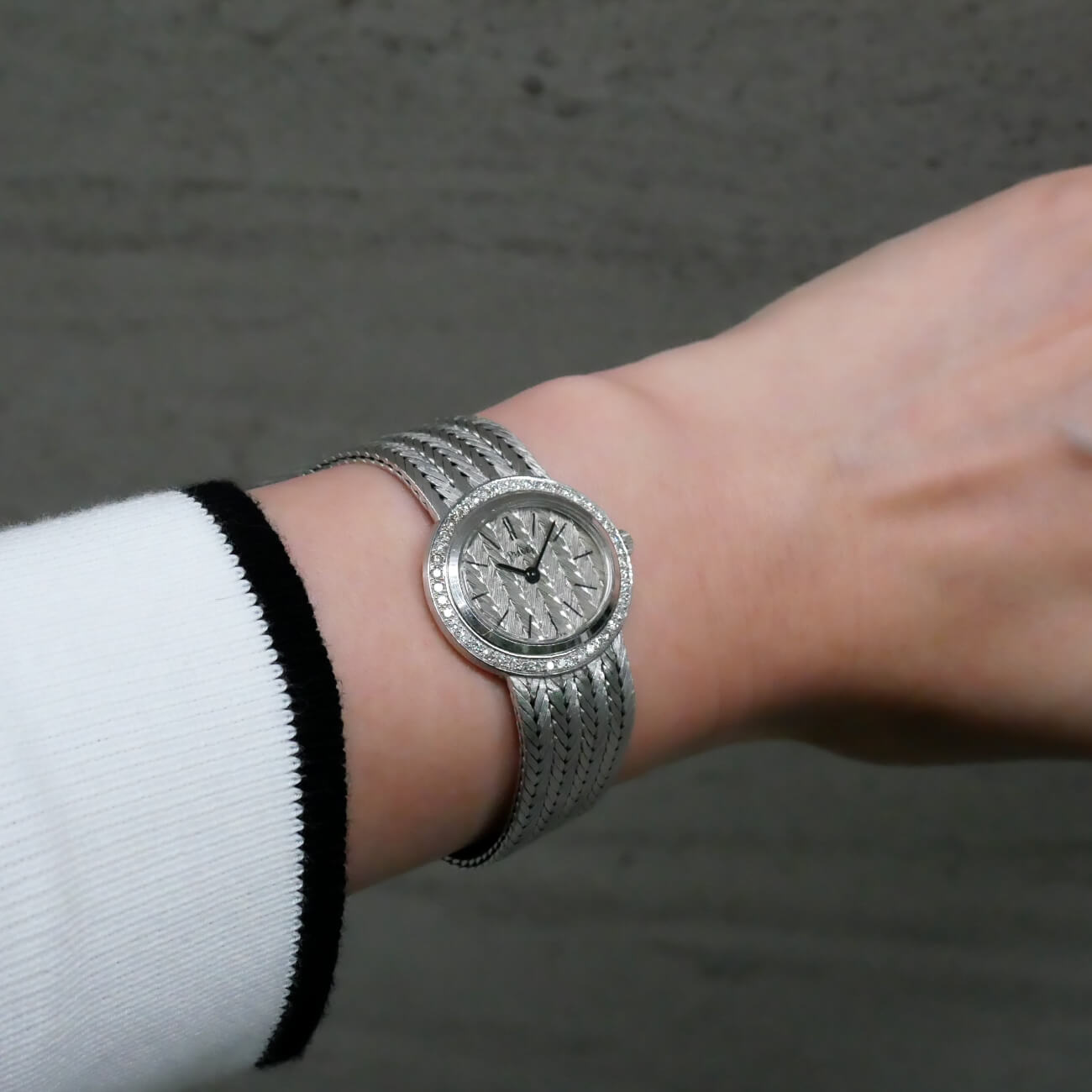PIAGET ROUND MODEL