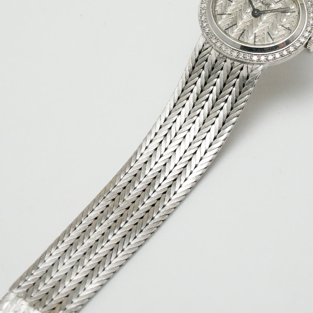 PIAGET ROUND MODEL