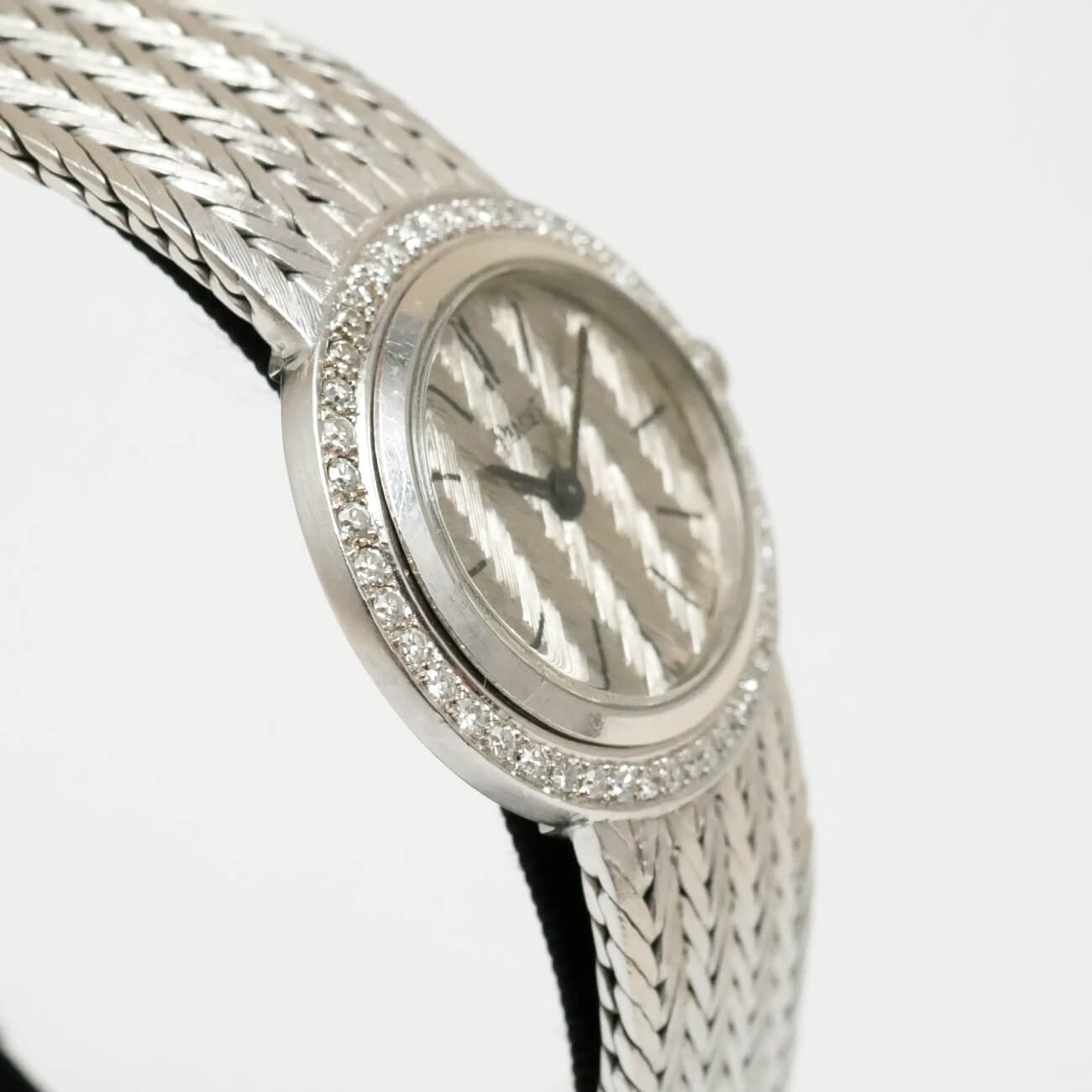 PIAGET ROUND MODEL
