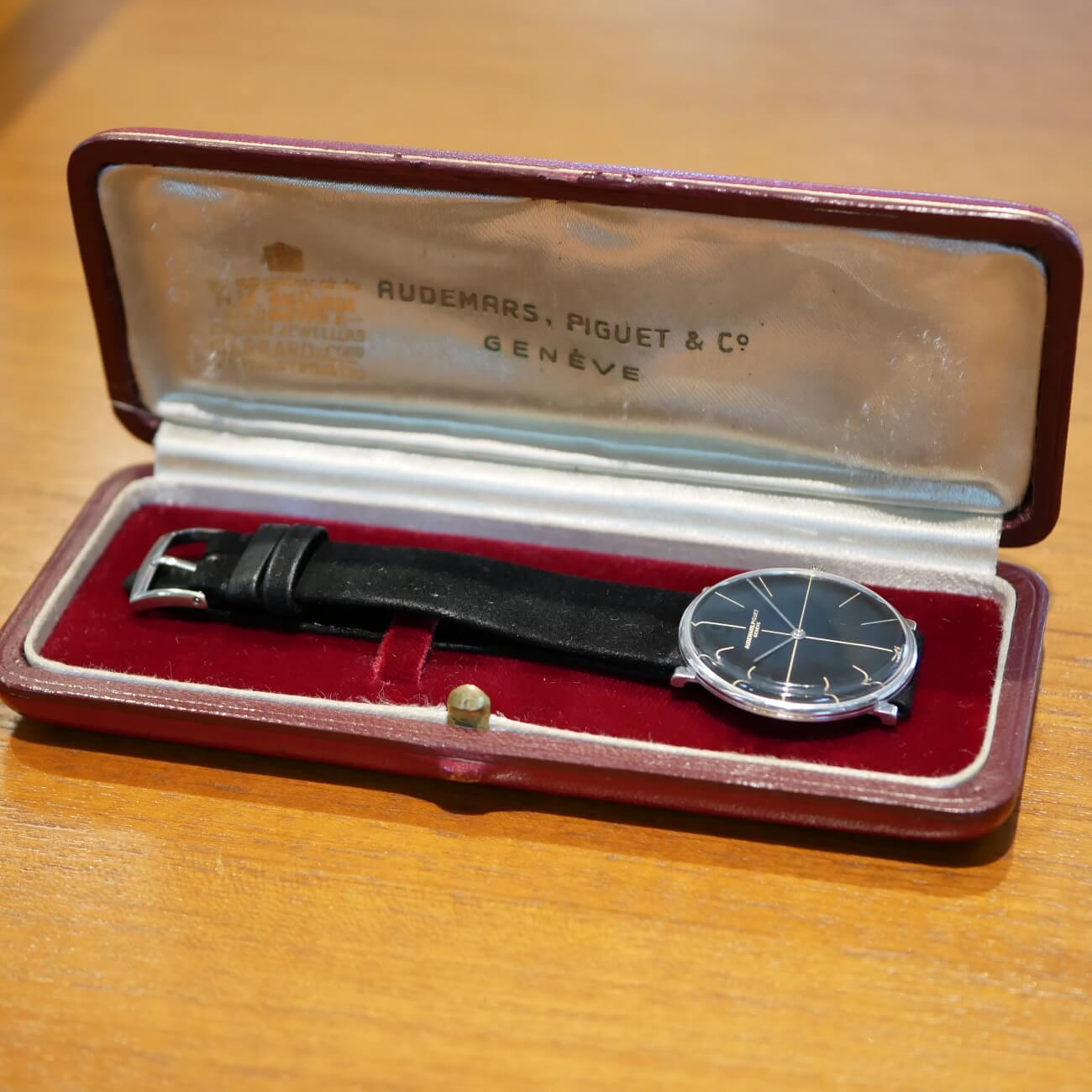 AUDEMARS PIGUET ROUND MODEL