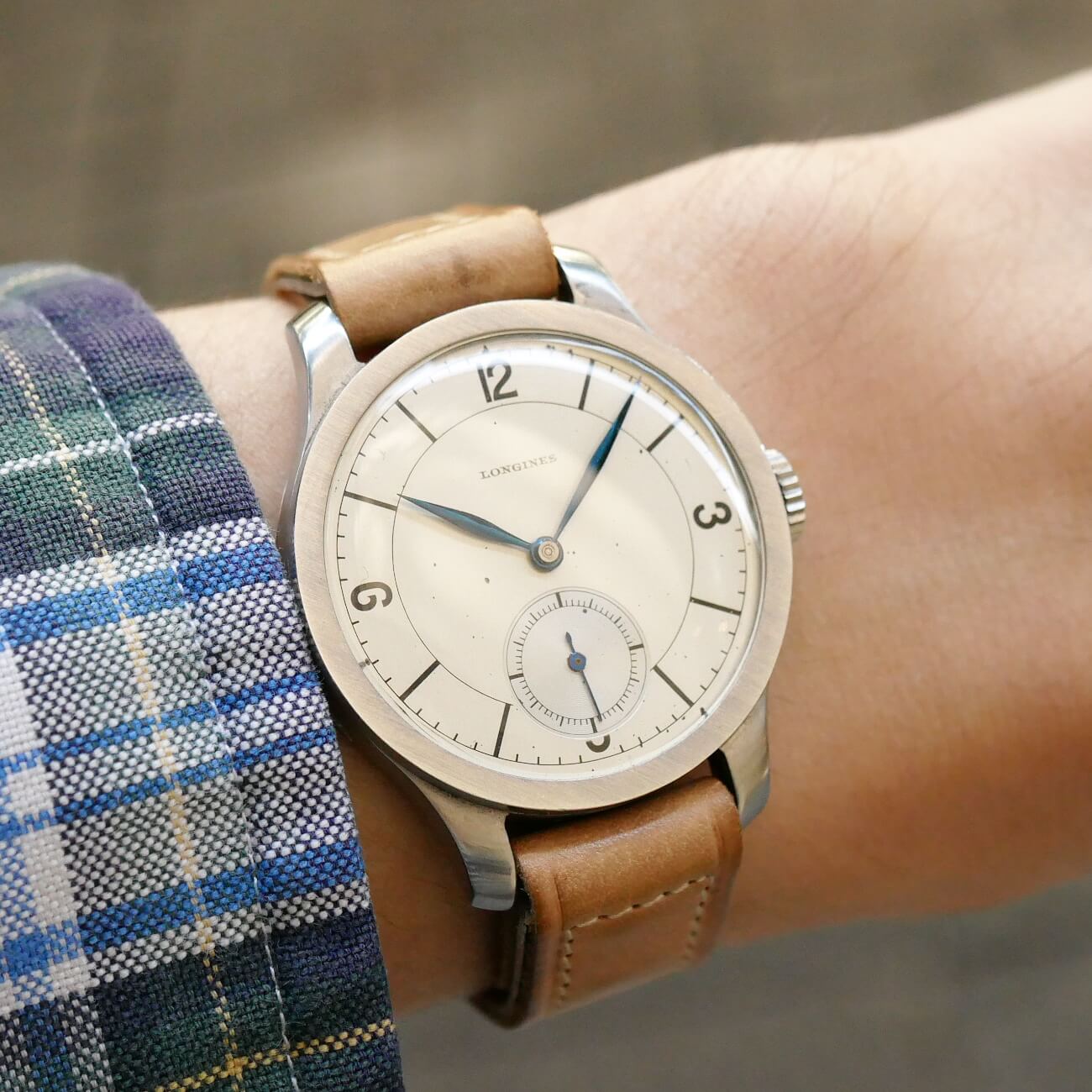 LONGINES ROUND MODEL ”NOS”