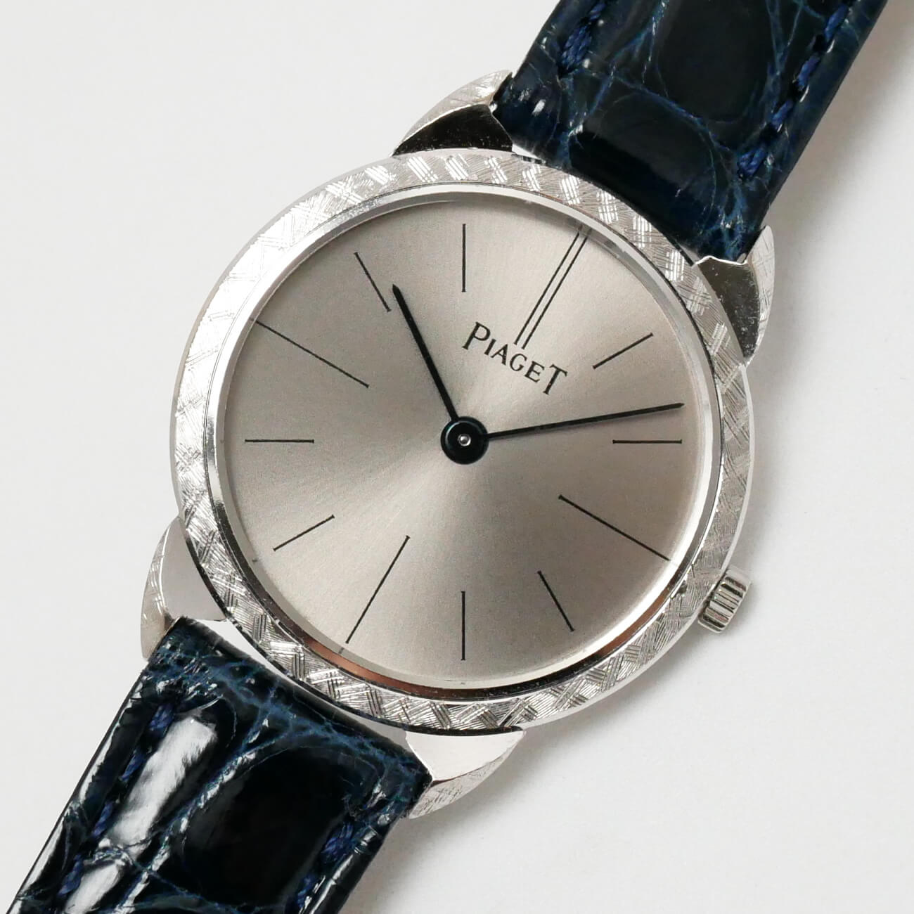 PIAGET ROUND MODEL