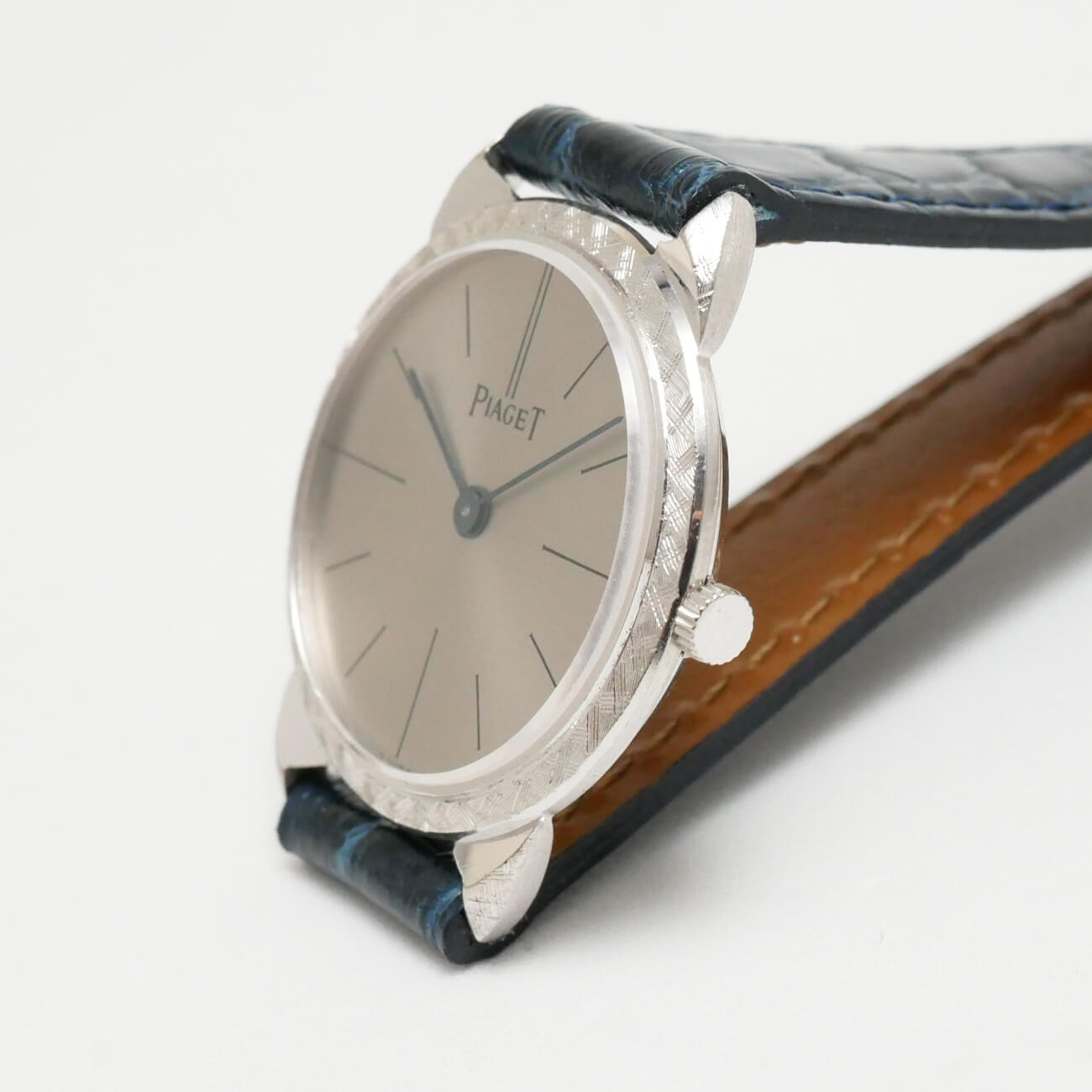 PIAGET ROUND MODEL
