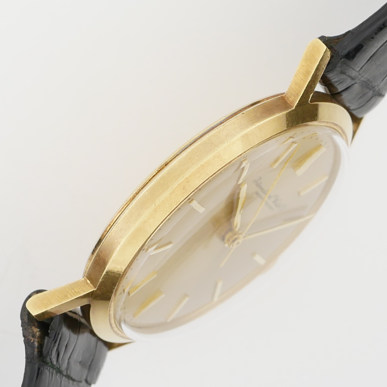 IWC ROUND MODEL
