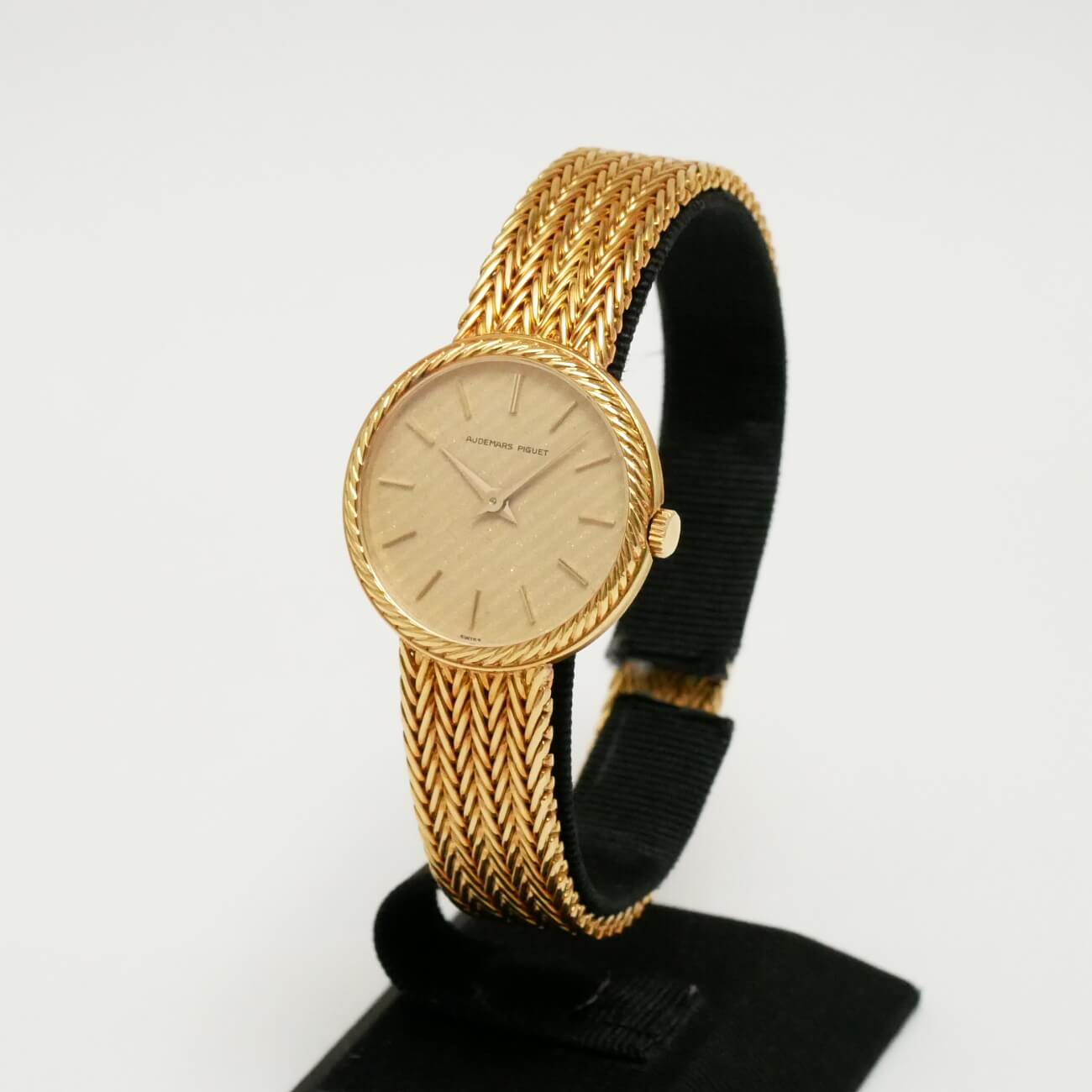 AUDEMARS PIGUET ROUND MODEL