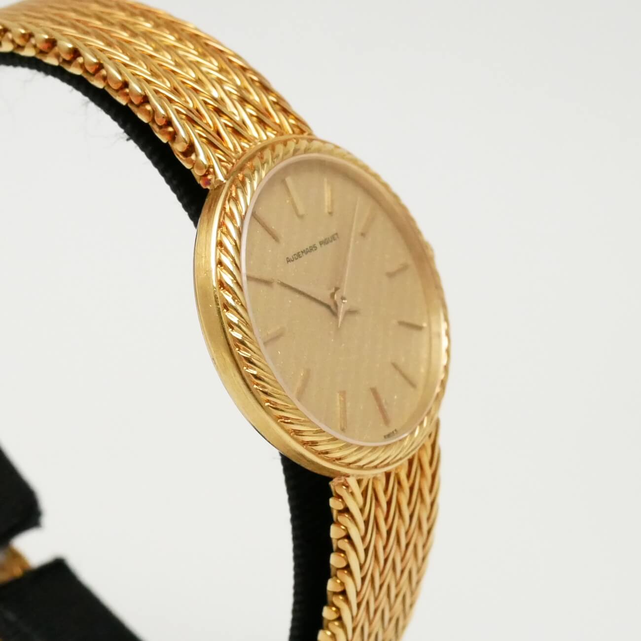 AUDEMARS PIGUET ROUND MODEL