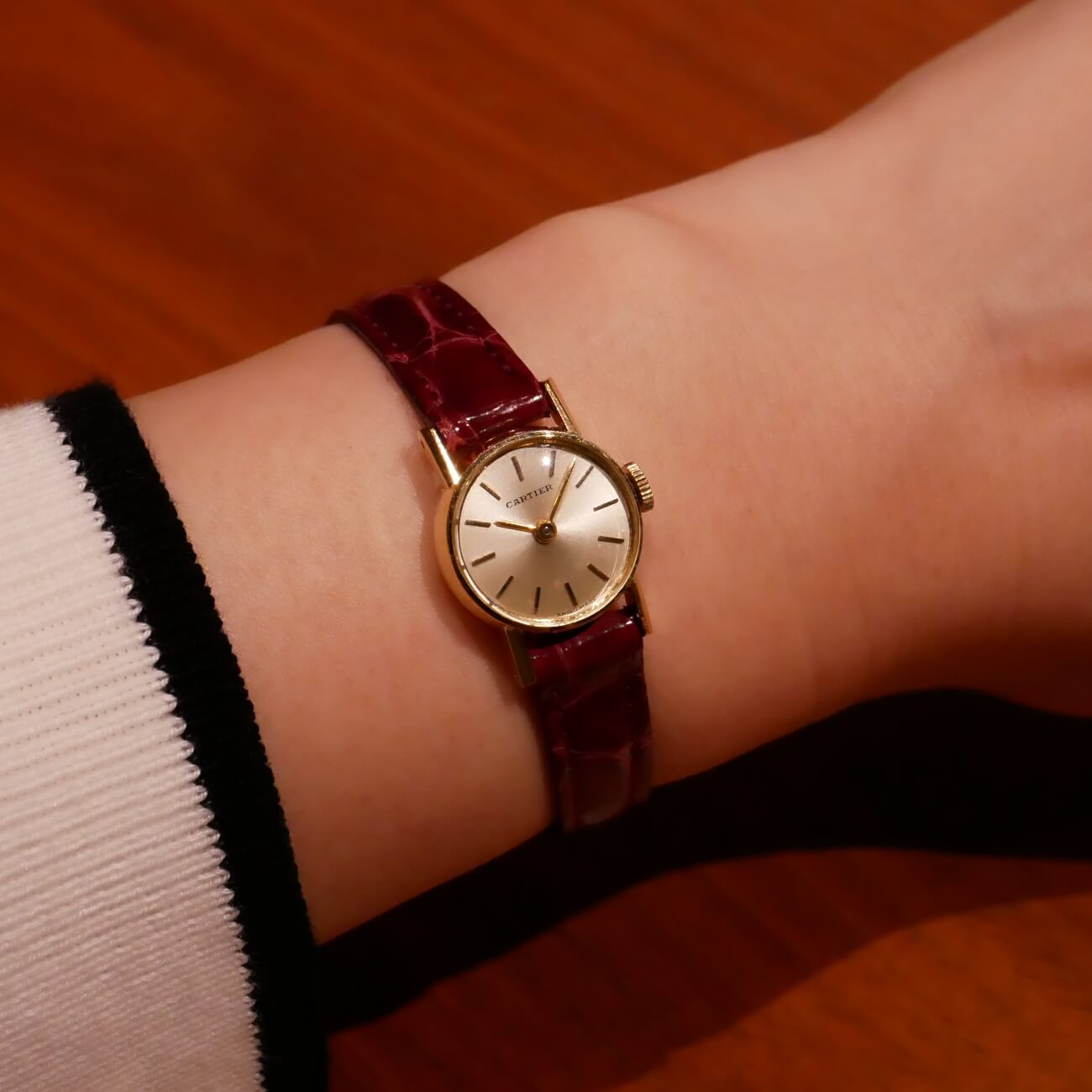 CARTIER ROUND MODEL