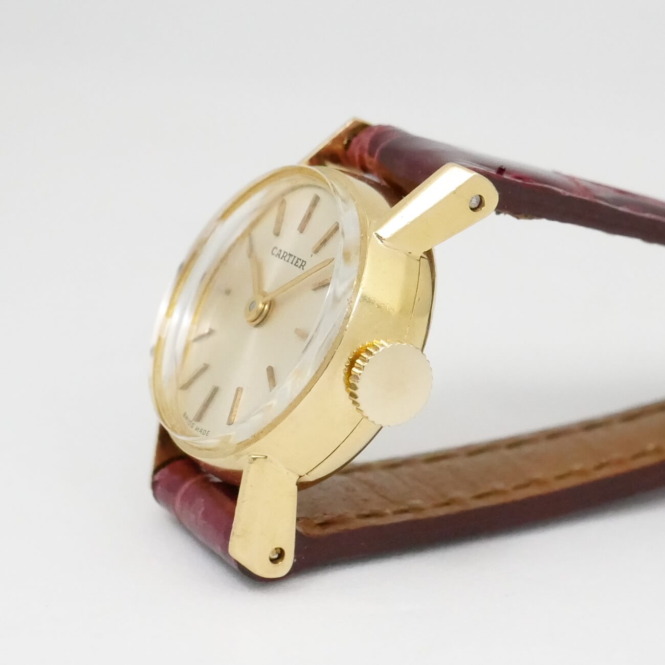CARTIER ROUND MODEL