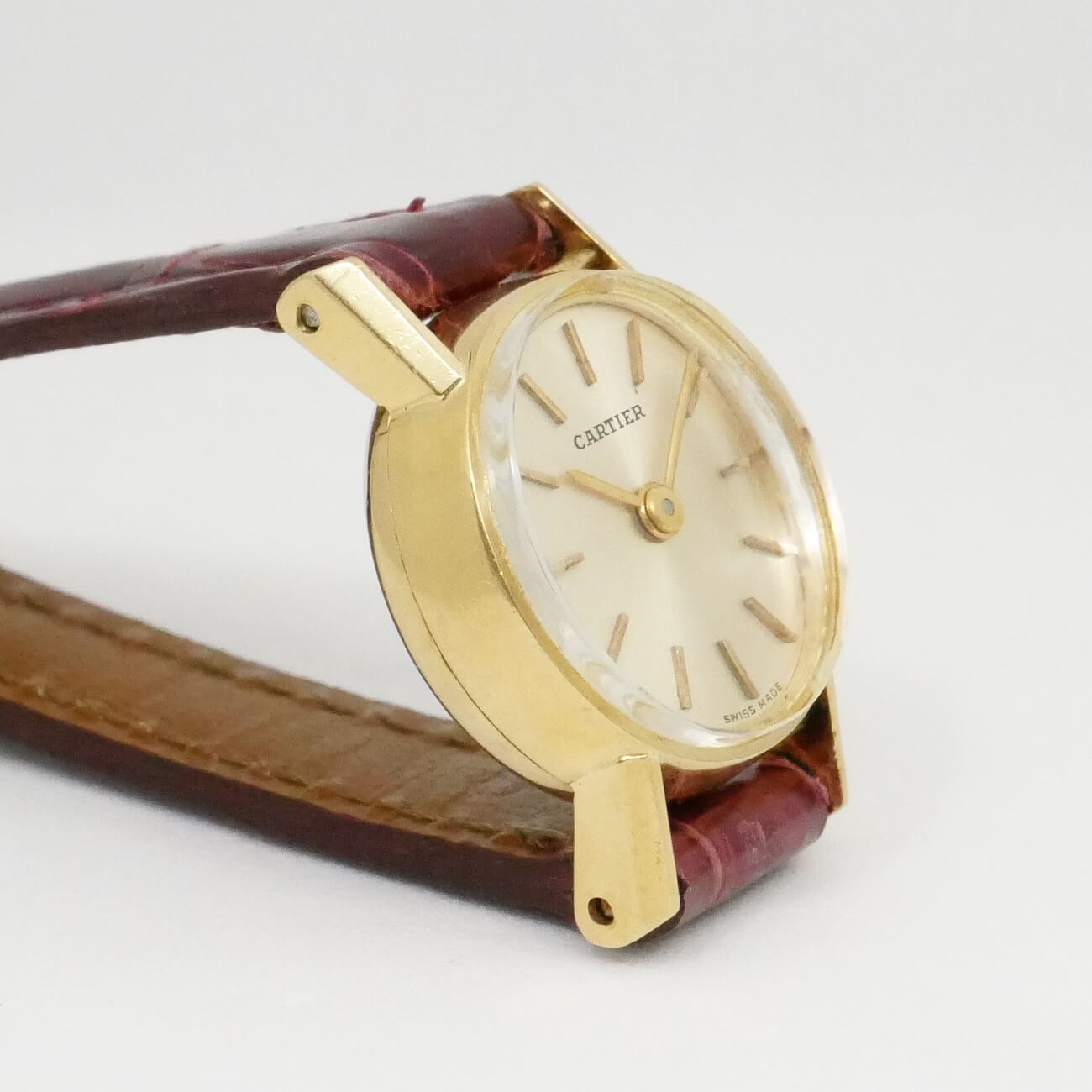 CARTIER ROUND MODEL